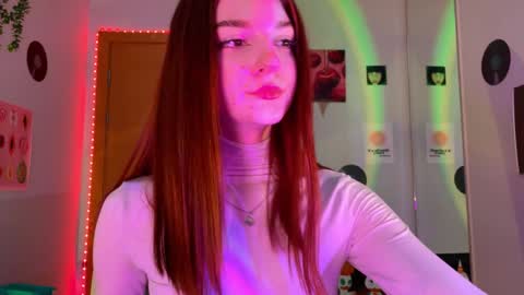 Snapshot of shybella_girl chatting on 12/05/24, 06:43 Bella online show from 12/05/24, 06:43