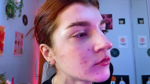 Snapshot of shybella_girl chatting on 12/09/24, 06:55 Bella online show from 12/09/24, 06:55