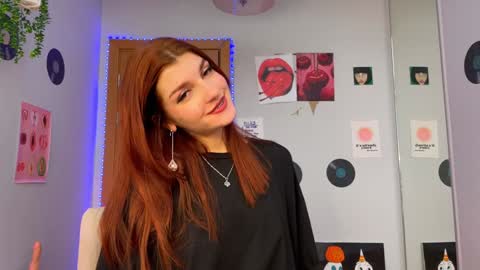 Snapshot of shybella_girl chatting on 12/12/24, 07:52 Bella online show from 12/12/24, 07:52