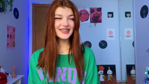 Snapshot of shybella_girl chatting on 12/17/24, 06:56 Bella online show from 12/17/24, 06:56