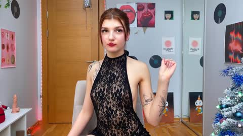 Snapshot of shybella_girl chatting on 12/18/24, 09:58 Bella online show from 12/18/24, 09:58