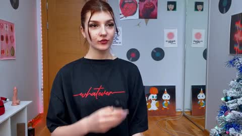 Snapshot of shybella_girl chatting on 12/19/24, 10:34 Bella online show from 12/19/24, 10:34