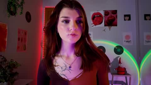 Snapshot of shybella_girl chatting on 12/26/24, 06:30 Bella online show from 12/26/24, 06:30