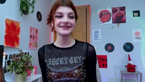 Snapshot of shybella_girl chatting on 12/27/24, 08:13 Bella online show from 12/27/24, 08:13