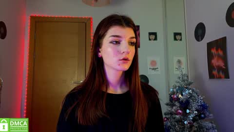 Snapshot of shybella_girl chatting on 01/14/25, 07:06 Bella online show from 01/14/25, 07:06