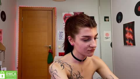 Snapshot of shybella_girl chatting on 01/15/25, 12:04 Bella online show from 01/15/25, 12:04