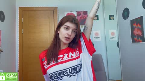 Snapshot of shybella_girl chatting on 01/18/25, 10:39 Bella online show from 01/18/25, 10:39