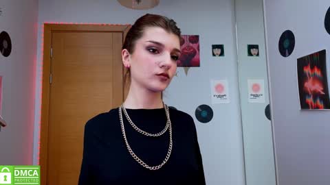 Snapshot of shybella_girl chatting on 01/23/25, 08:36 Bella online show from 01/23/25, 08:36