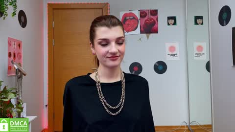 Snapshot of shybella_girl chatting on 01/23/25, 11:37 Bella online show from 01/23/25, 11:37