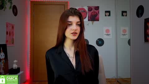 Snapshot of shybella_girl chatting on 01/28/25, 07:11 Bella online show from 01/28/25, 07:11