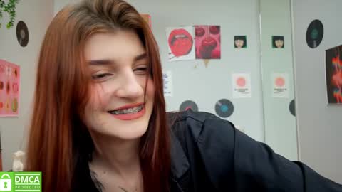 Snapshot of shybella_girl chatting on 01/28/25, 10:12 Bella online show from 01/28/25, 10:12