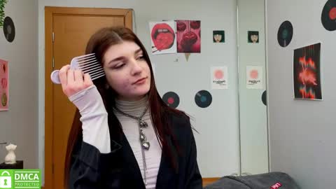 Snapshot of shybella_girl chatting on 02/11/25, 07:44 Bella online show from 02/11/25, 07:44