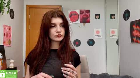 Snapshot of shybella_girl chatting on 02/13/25, 08:27 Bella online show from 02/13/25, 08:27