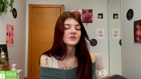 Snapshot of shybella_girl chatting on 02/26/25, 10:15 Bella online show from 02/26/25, 10:15