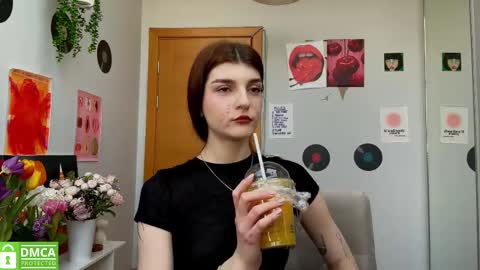 Snapshot of shybella_girl chatting on 03/11/25, 07:58 Bella online show from 03/11/25, 07:58