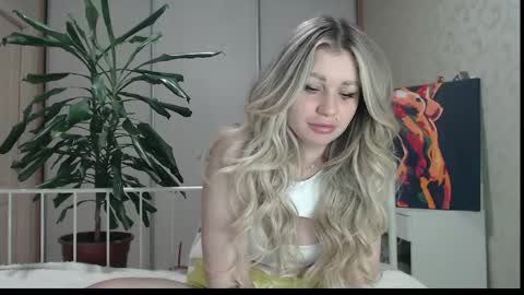 Snapshot of shyevaa chatting on 05/14/26, 05:53 Eva online show from 05/14/26, 05:53