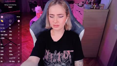 Effie online show from 01/28/25, 09:08