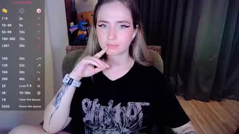 Effie online show from 10/18/25, 07:36