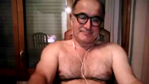 Snapshot of shymmy10 chatting on 04/27/26, 04:32 shymmy10 online show from 04/27/26, 04:32