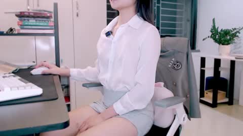 shyn_22 online show from 10/15/25, 03:45