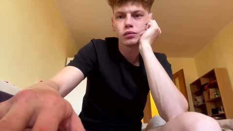 Snapshot of shyredstar chatting on 10/08/25, 07:39 Tom and Betty online show from 10/08/25, 07:39