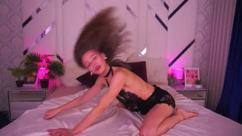 shyysiren online show from 11/18/25, 03:49