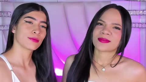 Siara and Zoe tattoo online show from 04/25/26, 11:35