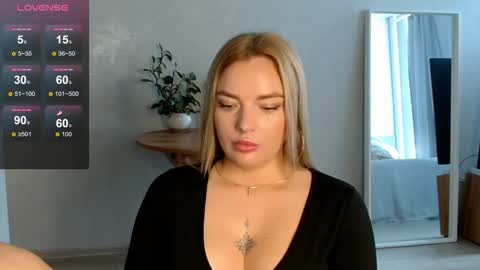 Snapshot of siberian_girl_ chatting on 09/19/25, 03:19 Eva online show from 09/19/25, 03:19