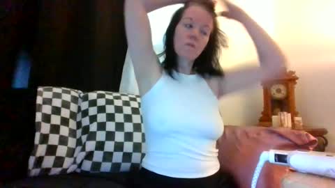 Snapshot of sidneyraee chatting on 06/18/26, 05:39 Mrs. St. Patrickk online show from 06/18/26, 05:39