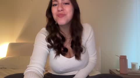 Snapshot of sieena chatting on 04/20/26, 10:11 Siena online show from 04/20/26, 10:11