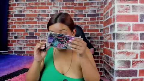 sienna_lux01 online show from 03/18/26, 01:20