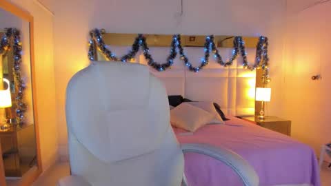 Sienna  online show from 12/20/25, 11:28