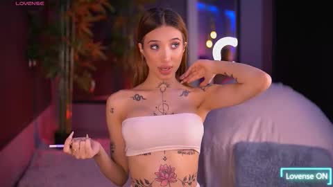 Sienna online show from 11/12/25, 06:30