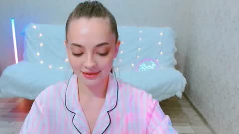 Snapshot of siennamia chatting on 05/29/26, 05:00 Sienna Mia online show from 05/29/26, 05:00