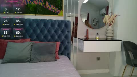 Sienna online show from 04/15/26, 11:17