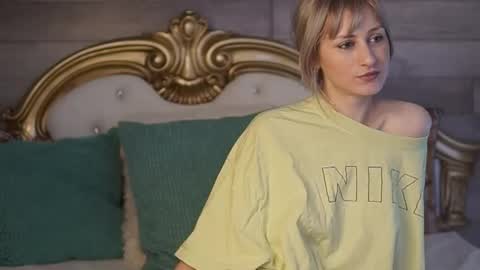 SiennaShapiro online show from 12/18/24, 08:31