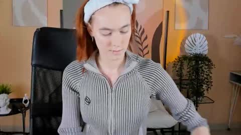 SieraHarper online show from 12/14/25, 04:34