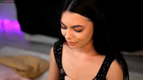 Snapshot of sierravyx chatting on 10/21/25, 10:27 Maria online show from 10/21/25, 10:27