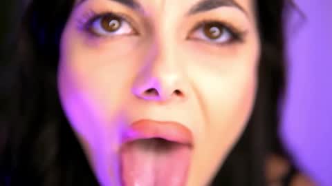 Snapshot of sierravyx chatting on 11/06/25, 11:00 Maria online show from 11/06/25, 11:00