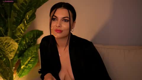 Snapshot of sierravyx chatting on 11/19/25, 11:10 Maria online show from 11/19/25, 11:10