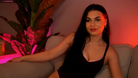 Snapshot of sierravyx chatting on 11/20/25, 11:10 Maria online show from 11/20/25, 11:10