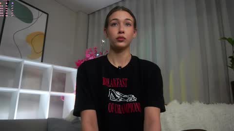 Eva  online show from 09/28/25, 11:48