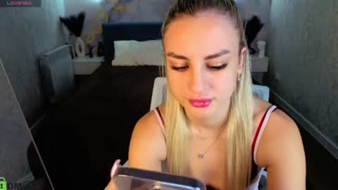 Snapshot of silen_tori chatting on 06/18/26, 09:14 Silen online show from 06/18/26, 09:14