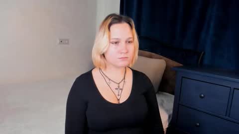 Snapshot of silkinstinct chatting on 11/18/25, 08:08 Eowyn online show from 11/18/25, 08:08