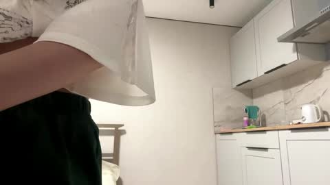 Sophie online show from 04/17/26, 02:09