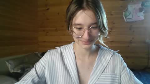 Snapshot of silvadevil chatting on 06/03/26, 04:34 Kate online show from 06/03/26, 04:34