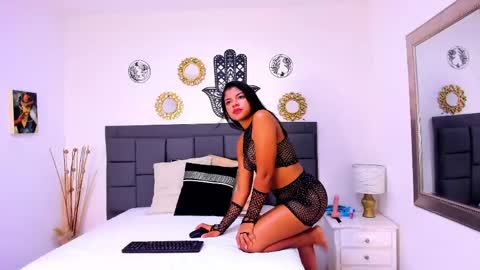 Snapshot of silvanadelatorre chatting on 05/27/26, 12:02 Silvanadelatorre online show from 05/27/26, 12:02