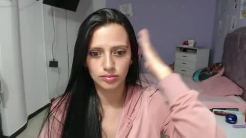 Snapshot of silvanaroberts_ chatting on 01/05/25, 04:58 Rouse online show from 01/05/25, 04:58