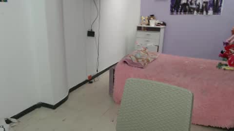 Snapshot of silvanaroberts_ chatting on 03/11/25, 03:45 Rouse online show from 03/11/25, 03:45