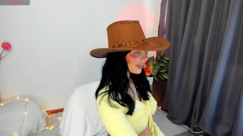 Snapshot of silvanna_moore chatting on 10/24/25, 04:36 Silvanna online show from 10/24/25, 04:36